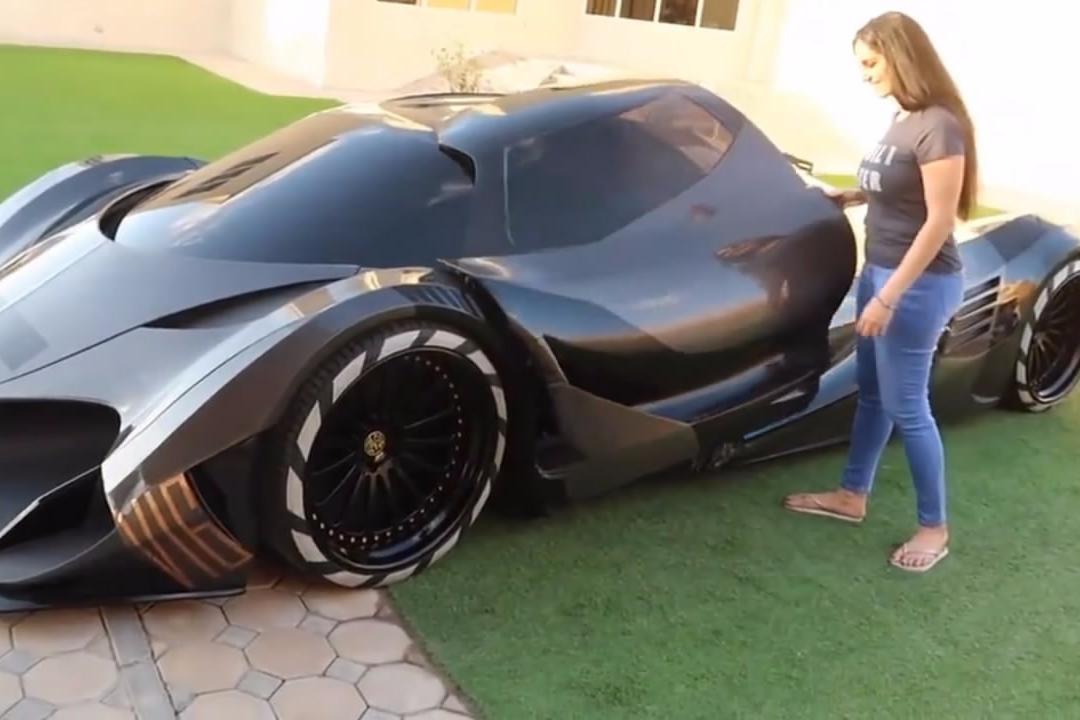 土豪订购5000匹马力的跑车刚到货，把手伸到排气管口瞬间蒙圈了