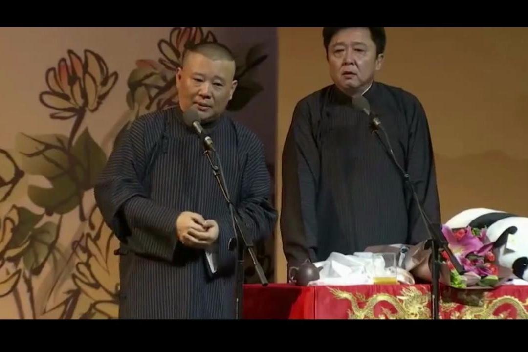 郭德纲正跟于谦讲着师徒的关系,郭德纲小儿子郭汾阳了