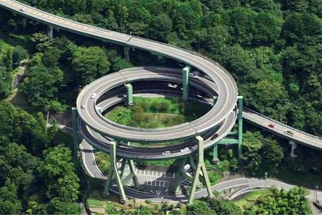 日本死亡公路，限速30公里，一不小心甩出去
