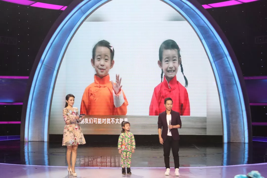 管彤:我给自己的主持形象的定位就是端庄和大方