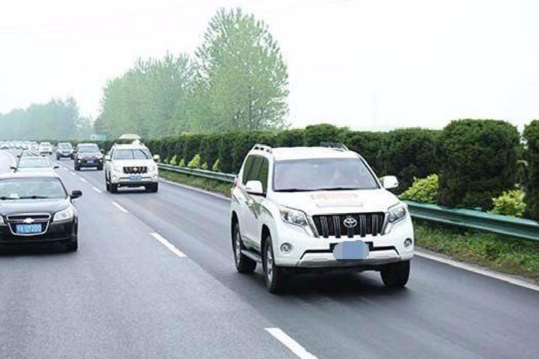 跑长途SUV好还是轿车好？听听老司机怎么说