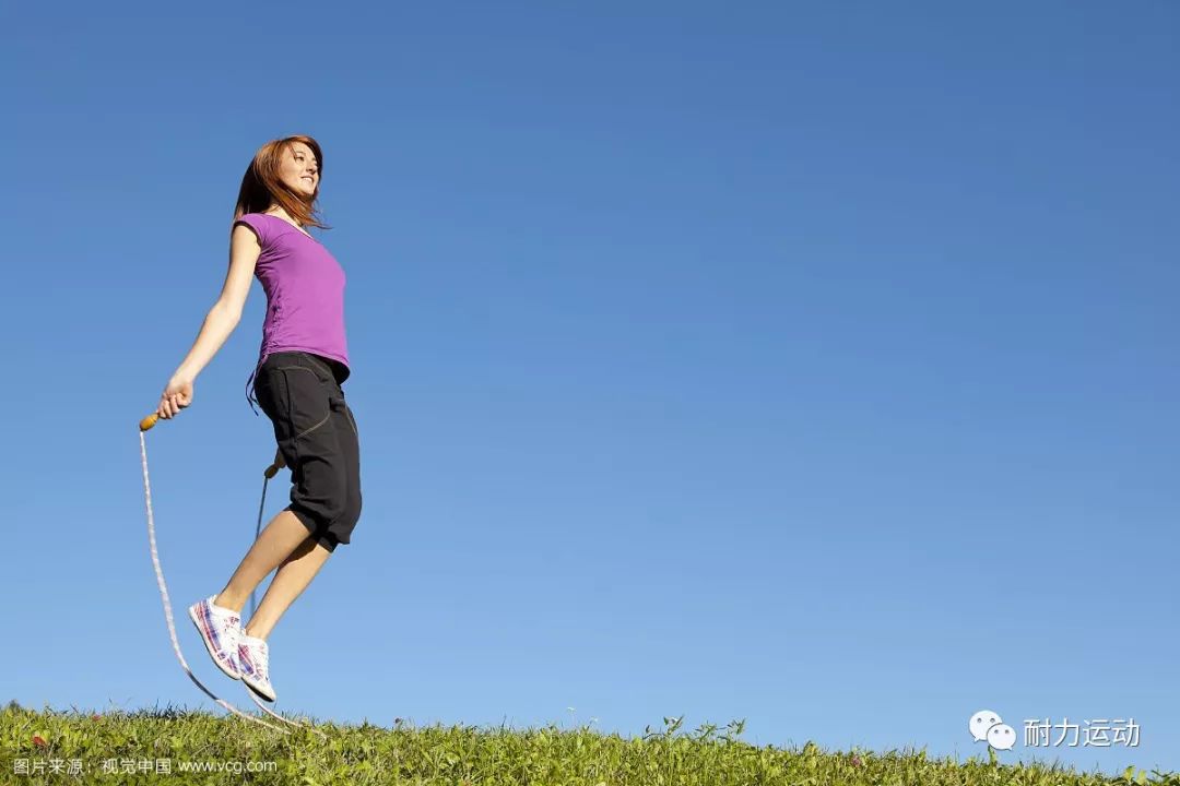 伸展、拉伸、跳绳,三种方式让你减轻跑步受伤
