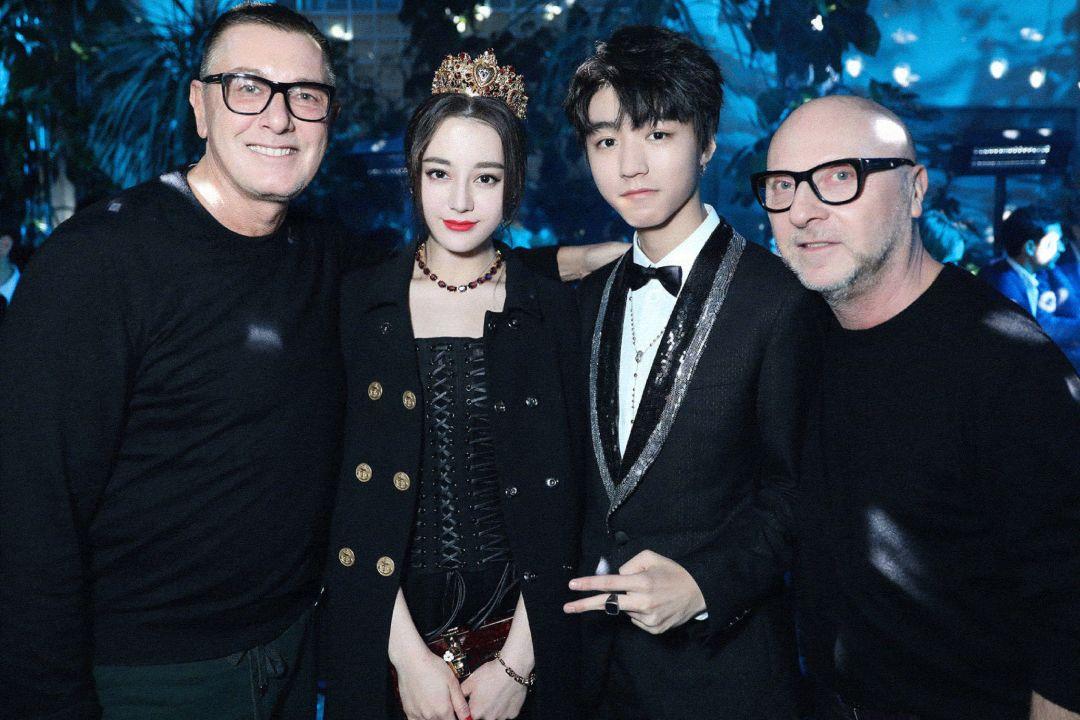 王俊凯和热巴竟在杜嘉班纳大秀化身王子和公主?