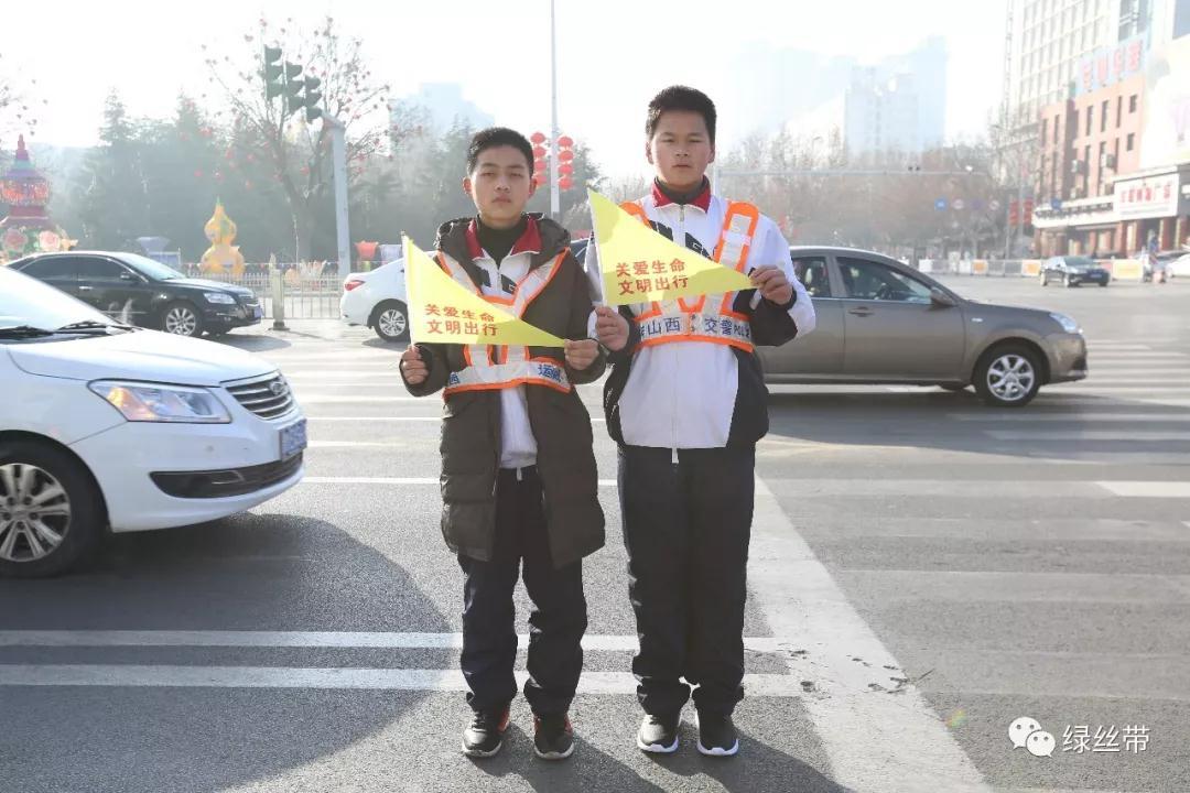 绿丝带小志愿者体验实践交警的辛苦工作活动掠