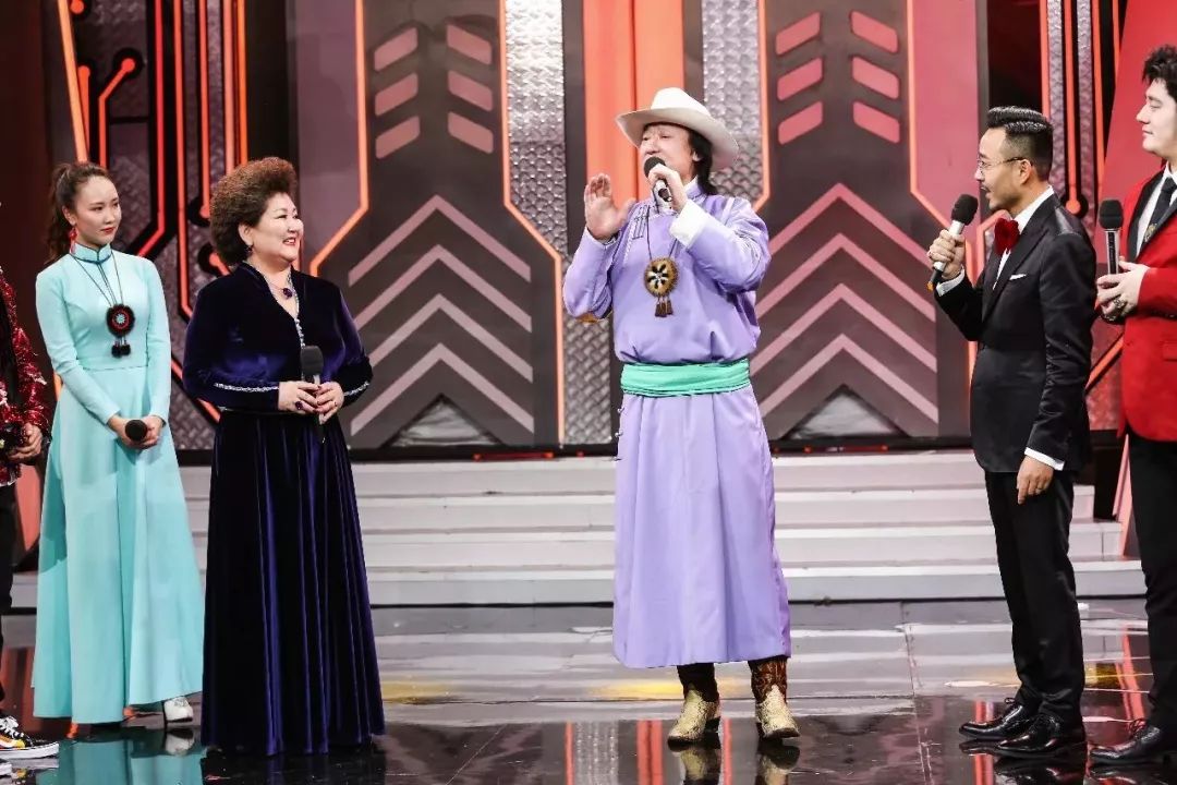 潘美辰惊喜现身《天天》春晚金曲特辑 吉祥三宝的小女孩长大了!