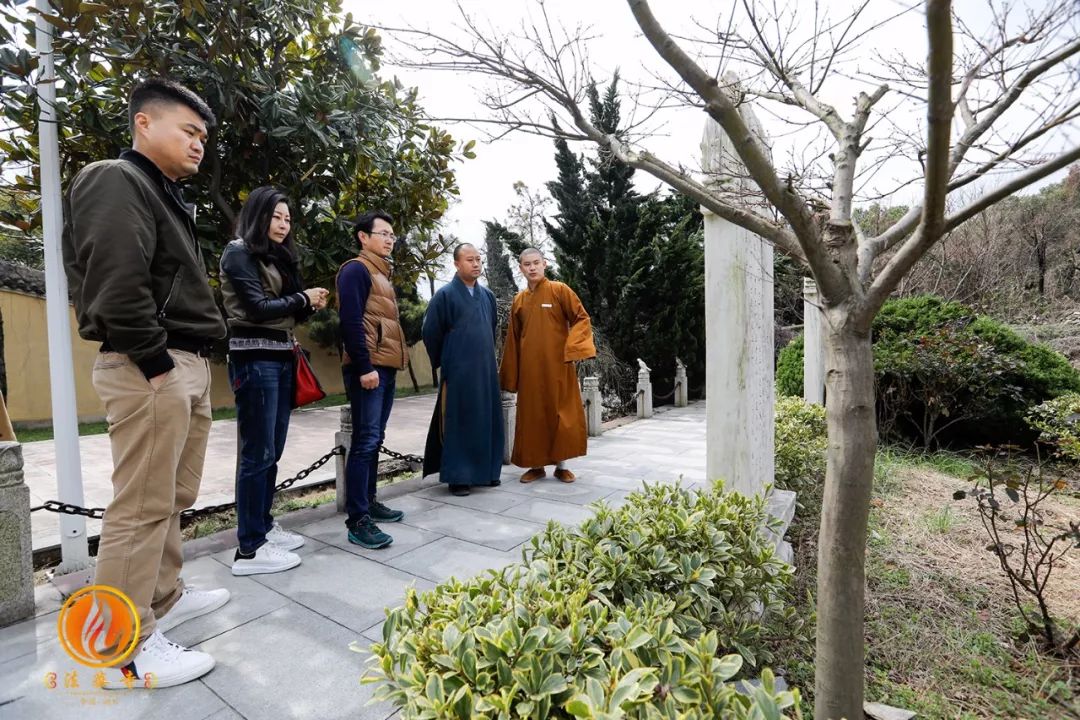 苏州市吴中云峰寺住持启安法师一行莅临本寺参观交流