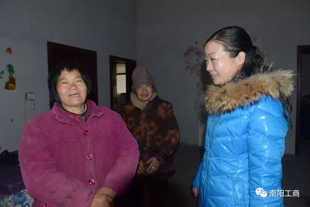 南阳市工商局局长张振玺一行情牵淅川贾营扶贫