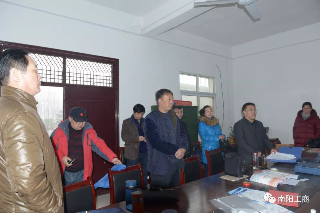 南阳市工商局局长张振玺一行情牵淅川贾营扶贫