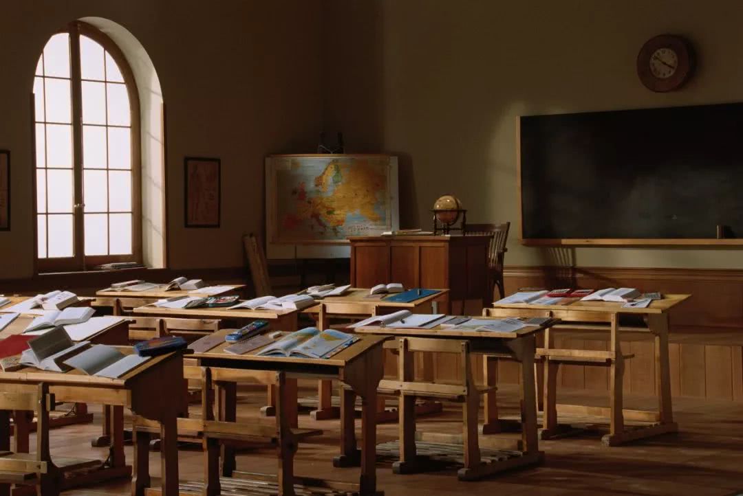 新学期排好座位,四年级女生大哭一场!原因让很