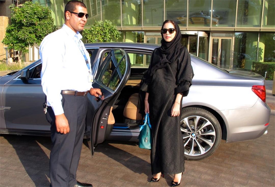 沙特出租车公司招1万名女司机,每月工资1.3万