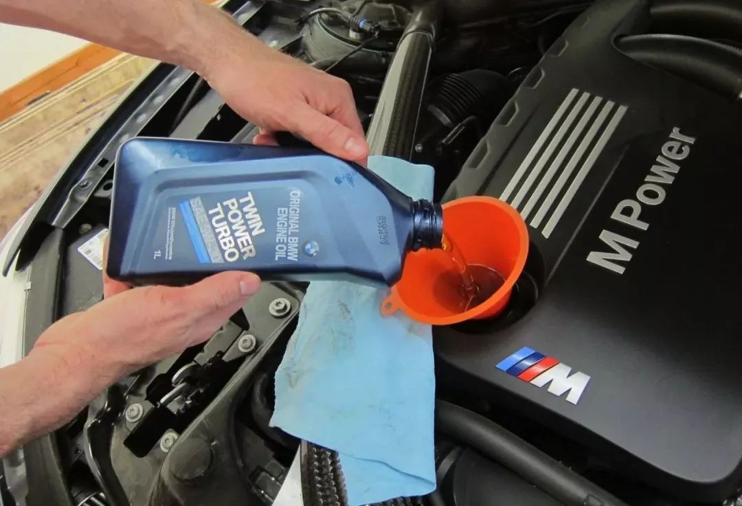 宝马售后顾问每个月工资都破万了吧?--让4S售