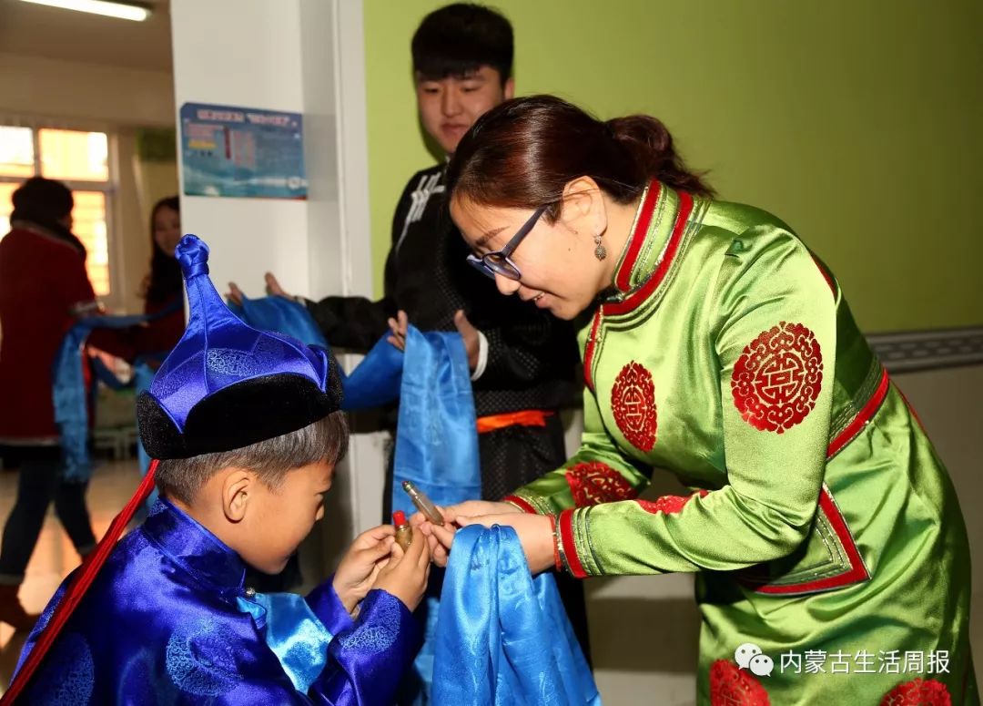 太棒了 蒙古族孩子们的开学礼 咱们蒙古文化就应该这样传承下去