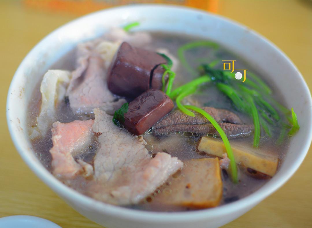 可可的跨年潮汕美食之:汕头人的豪华早餐，益母草猪血汤竹槌干面