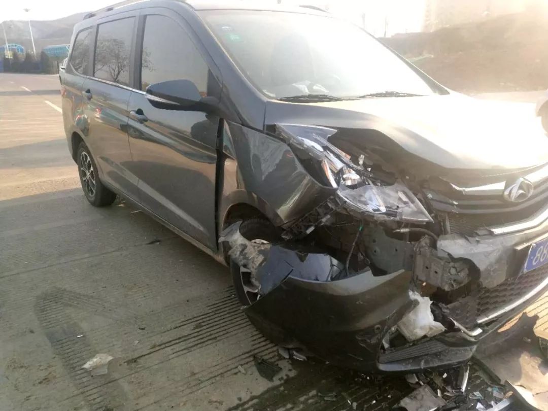 井陉陉山大道发生一起交通事故