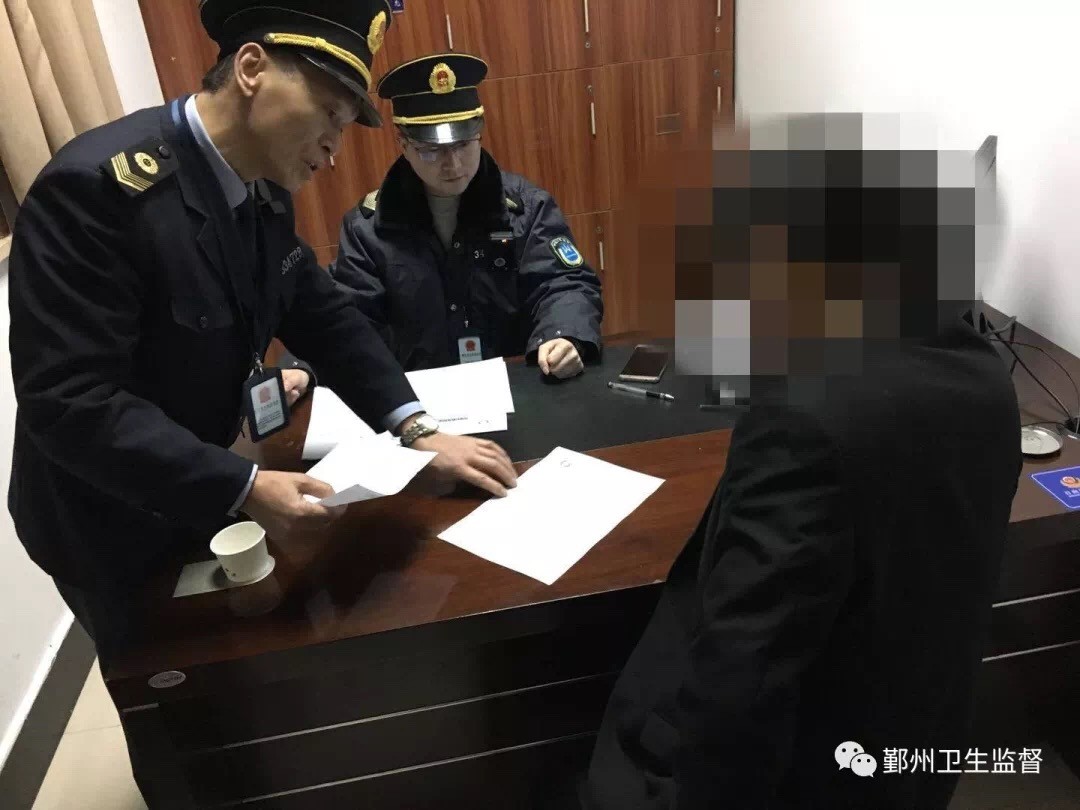 甬派追踪|电梯抽烟打人男子被罚50元!双方已达