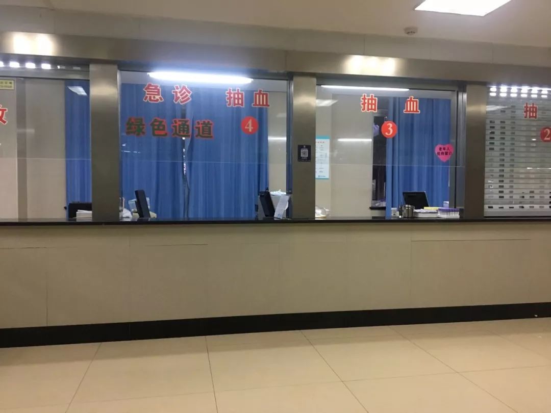请医院领导自己来体验下,医生慢慢抽血的话,不把你脚整到抽筋 能不