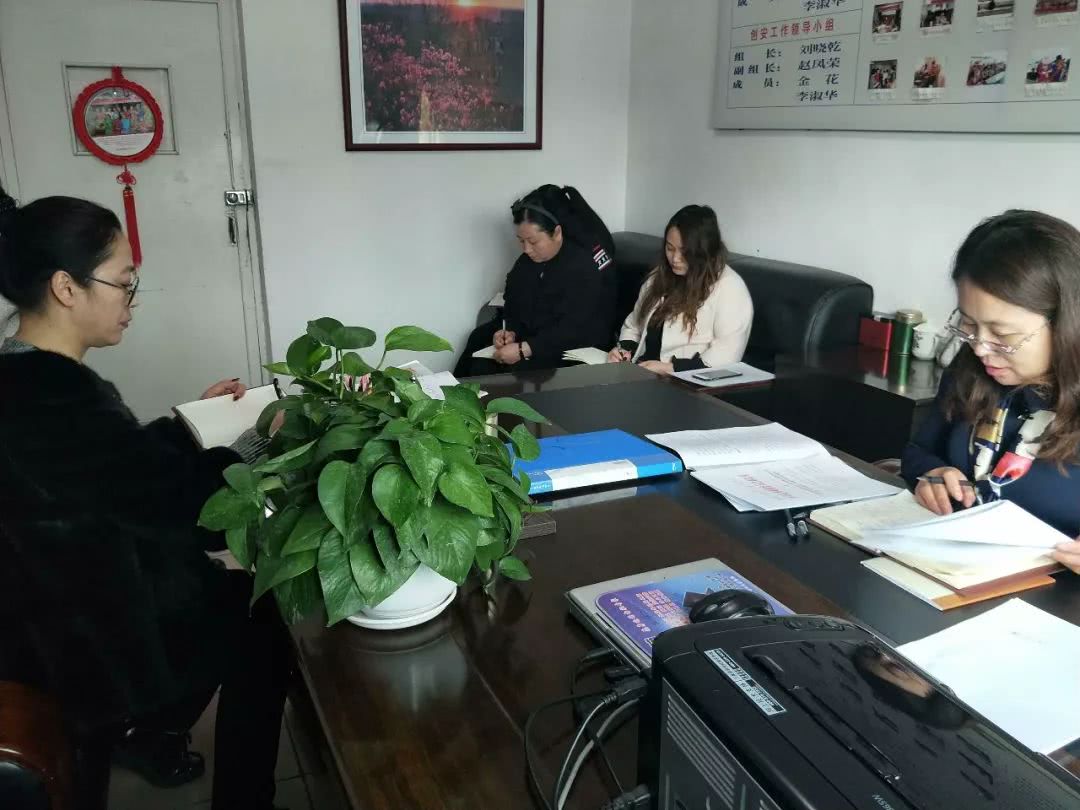 扎鲁特旗妇联干部节后忙充电开展集中学习