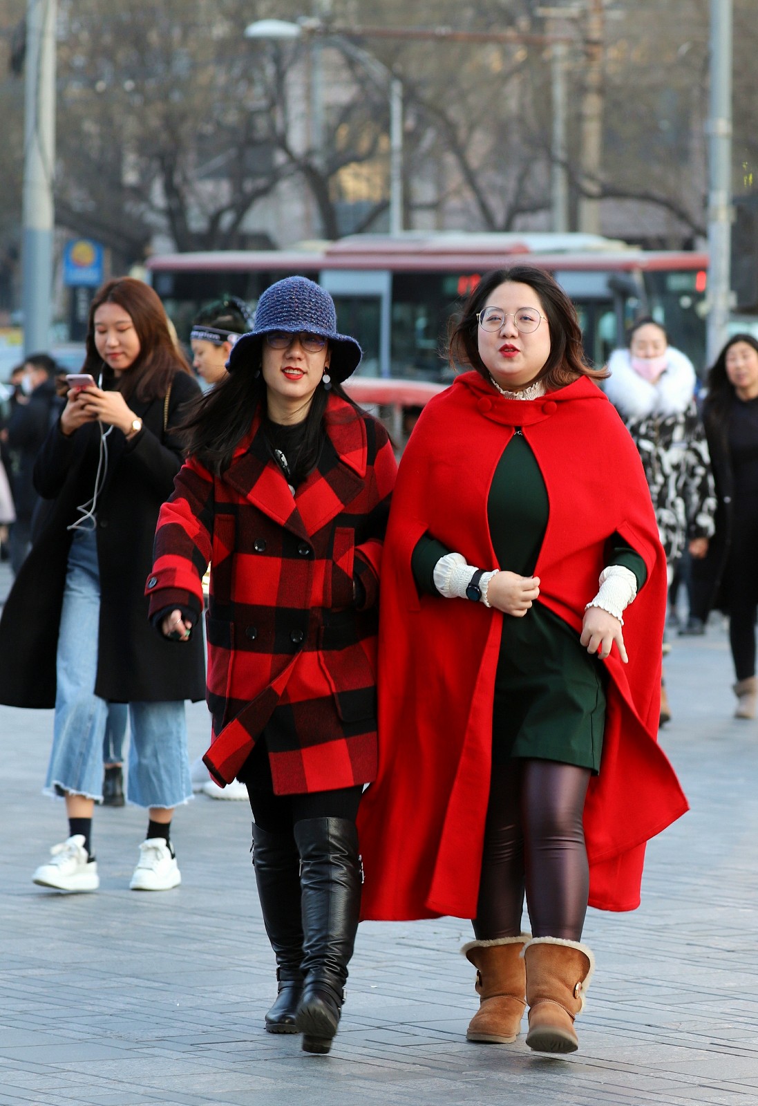 被上海安福路街拍惊艳了，不管穿黑丝还是黑裙黑裤，个个都是主角 - 知乎