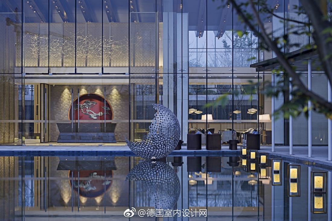 重庆万科保利观承项目销售中心丨廊桥上,览物