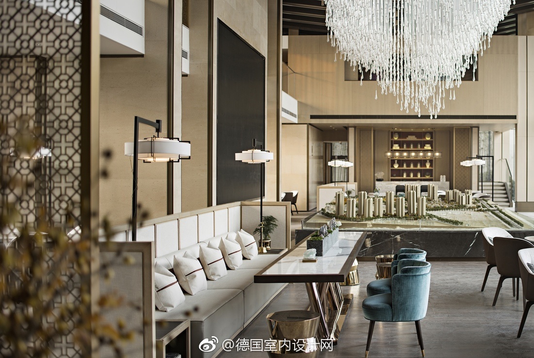 重庆万科保利观承项目销售中心丨廊桥上,览物