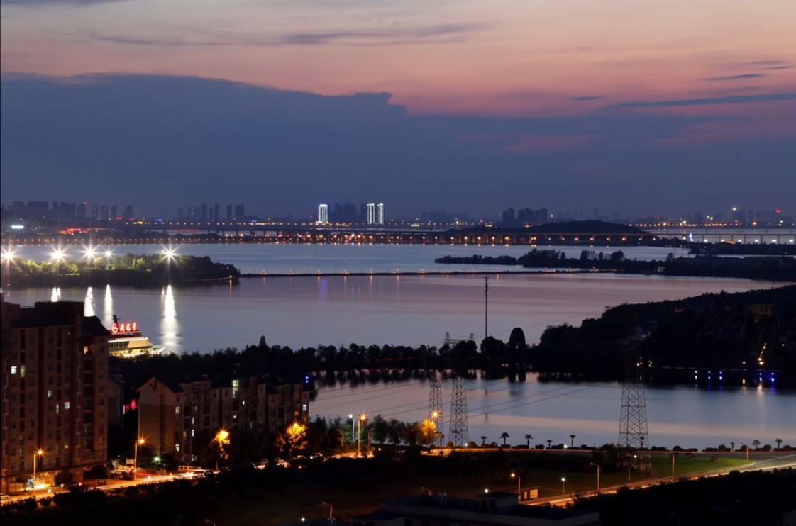 中国第一大城中湖, 占地面积约48平方公里, 超