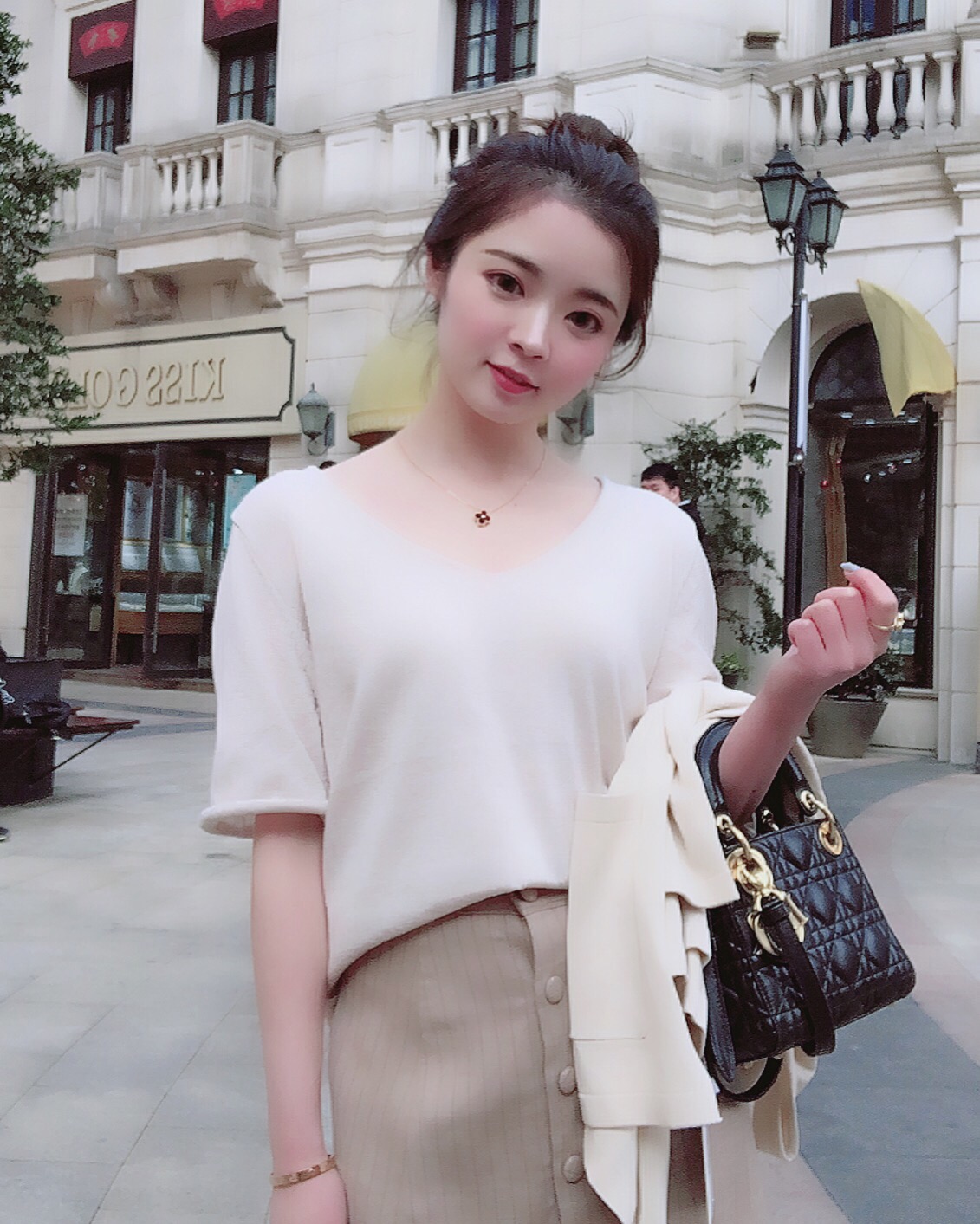 莹宵 浙江传媒学院 身高155 体重82 三围不清楚