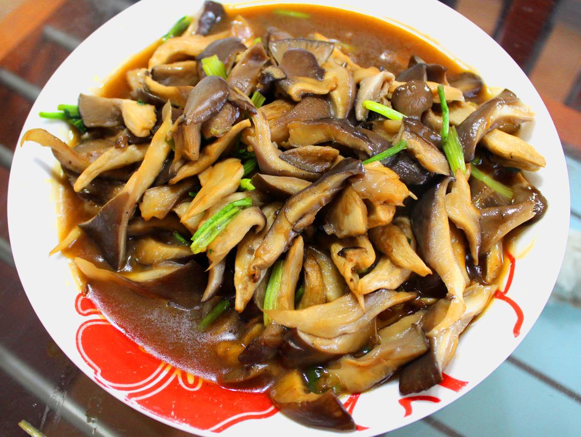 就是这么简单的家常小炒--香菜炒蘑菇