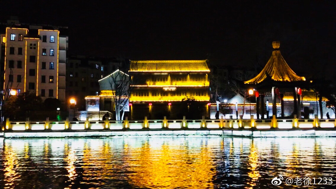 淮安里运河沿岸迷人的夜景。