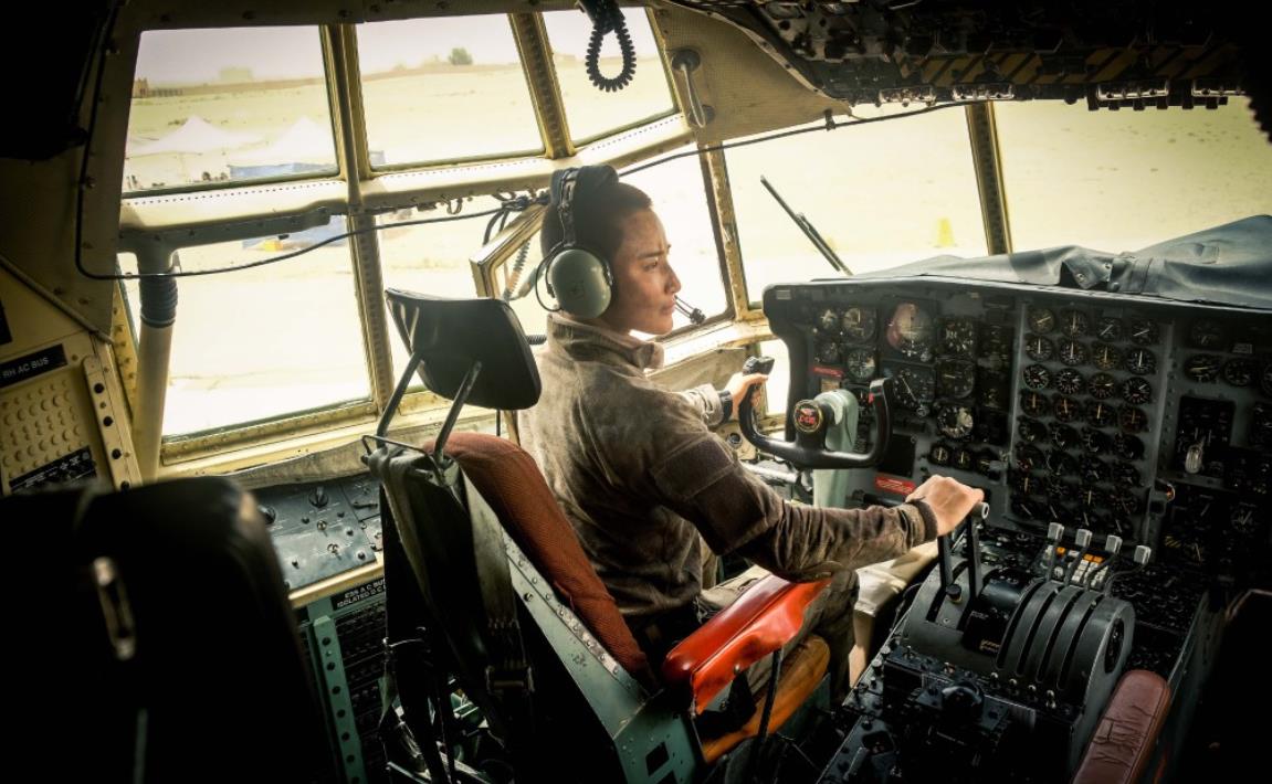 红海行动票房破21亿，如果蒋璐霞的角色换成杨幂，估计已破三十亿