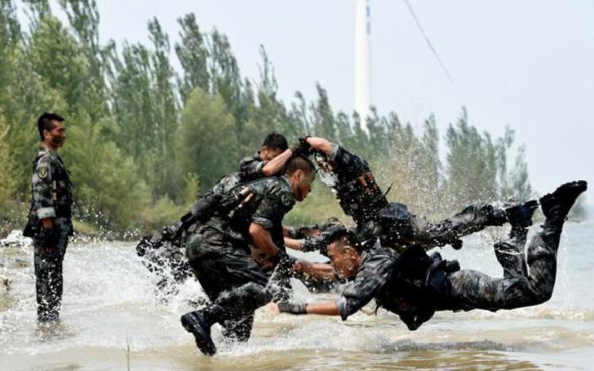 一组世界各国特种兵的日常训练照，孰强孰弱一眼就能看出来了!