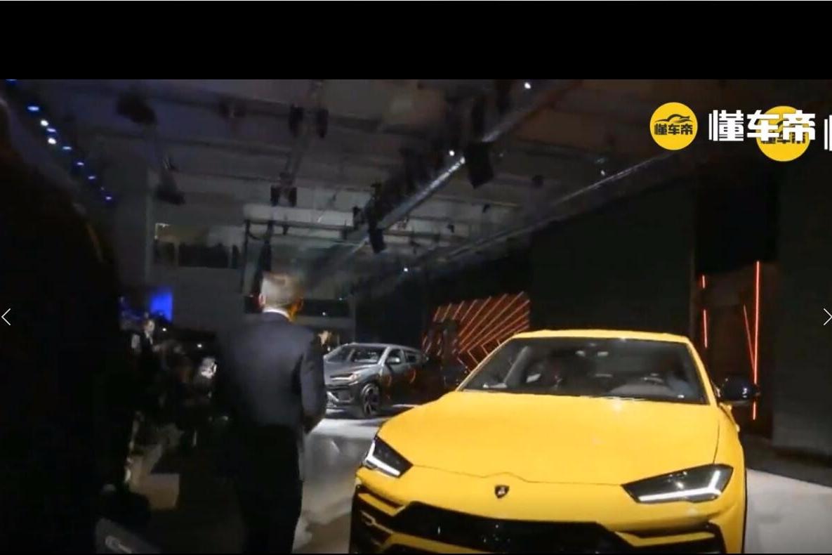 法拉利慌了，2018款兰博基尼SUV亮相