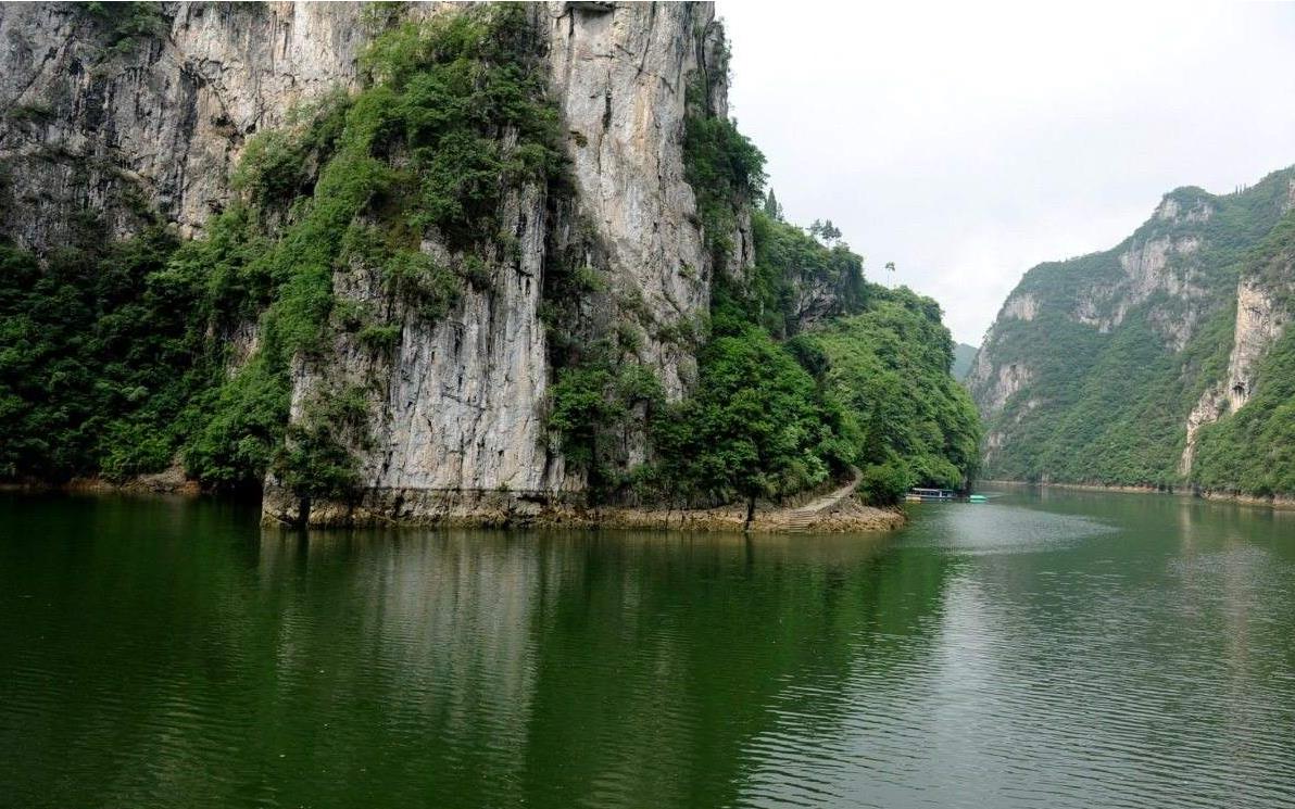 舞阳河,空谷静谧,依山傍水,景色宜人,有少数民族的特点