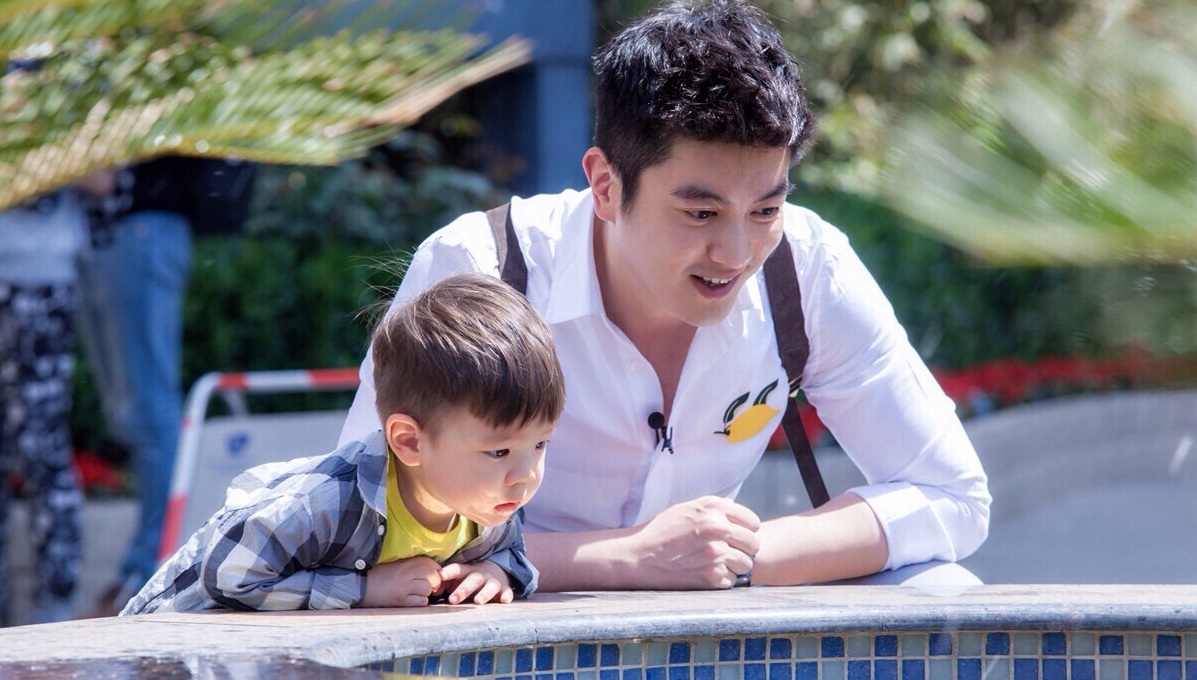 别再说杜江霍思燕靠孩子捞金了,你都不知道他的教育多有分寸