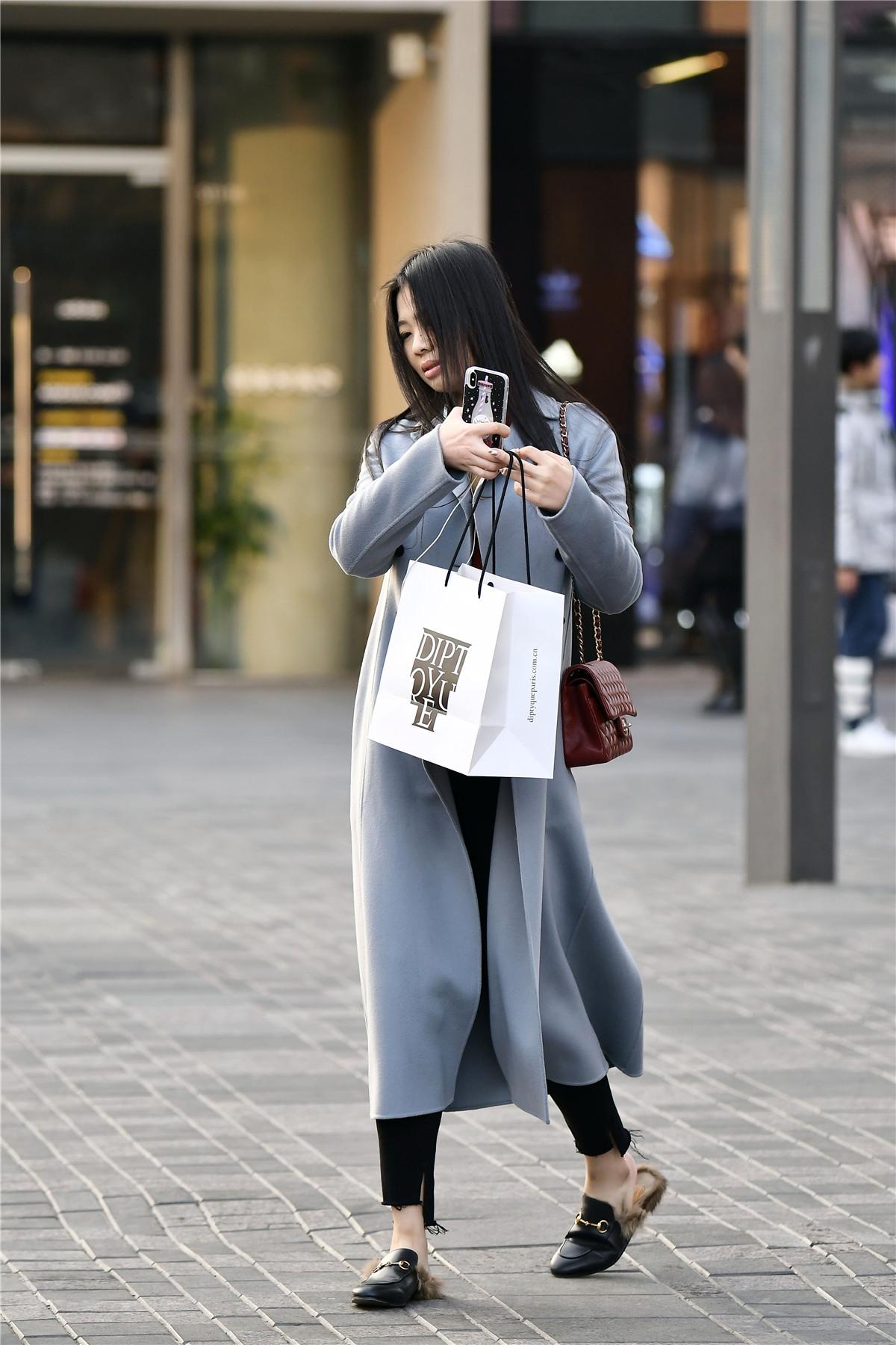 街拍:当呢子大衣又流行回来之后