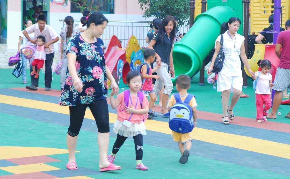 穷父母送孩子上"贵族"幼儿园成普遍现象, 一般家庭这么做值得吗