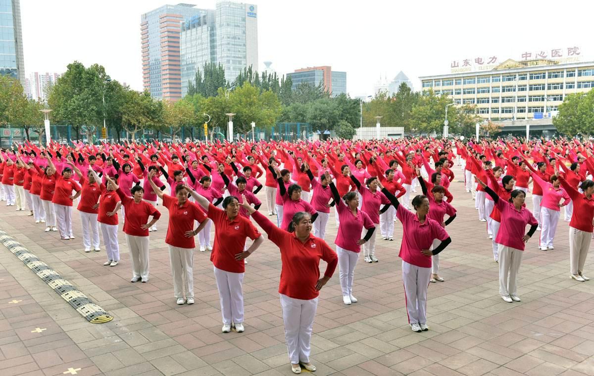 说起60岁以上的大爷,大妈, 脑子里立马蹦出仨字:广场舞!