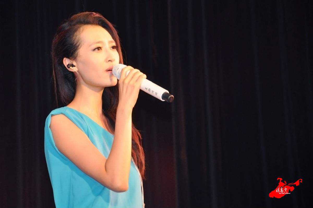 新生代歌手《快乐女声》中崭露头角,变身万众瞩目的"国民美女"