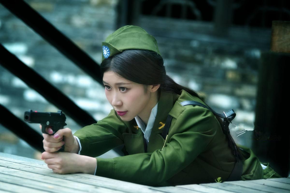 这位美女是军统特工, 潜伏30年未被召回, 却和