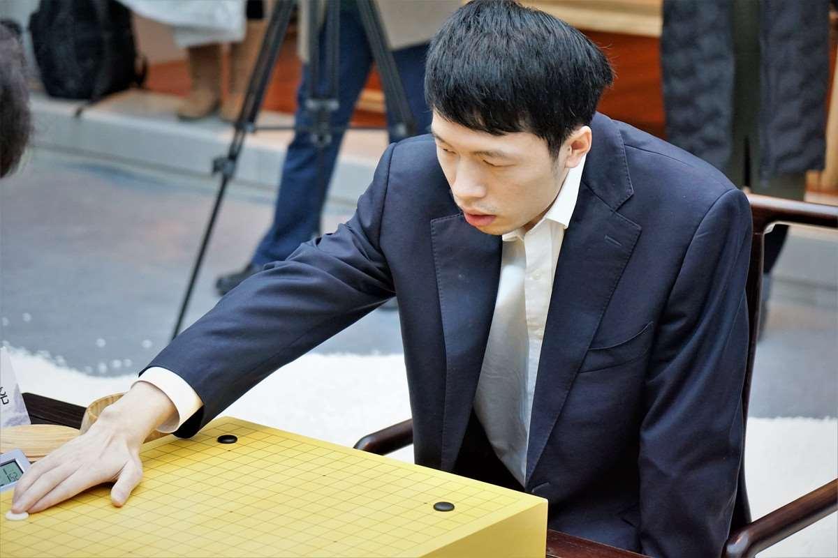 新奥谁举圣杯? 柯洁彭立尧圣诞鏖兵