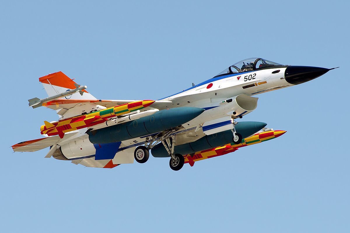 日本航空自卫队f2战斗机挂8枚先进导弹疯狂试