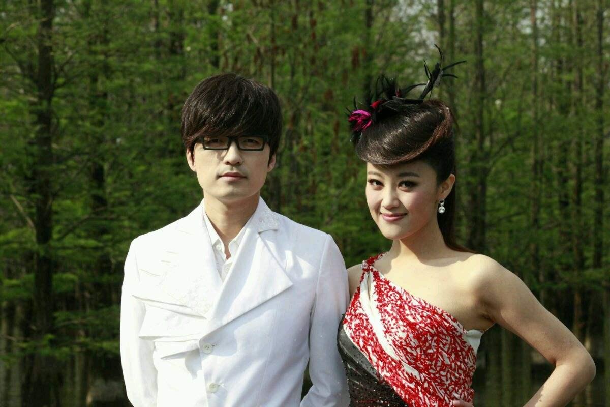 玖月奇迹女主唱遭陌生男生猛扑袭，冲上舞台发生不雅一幕