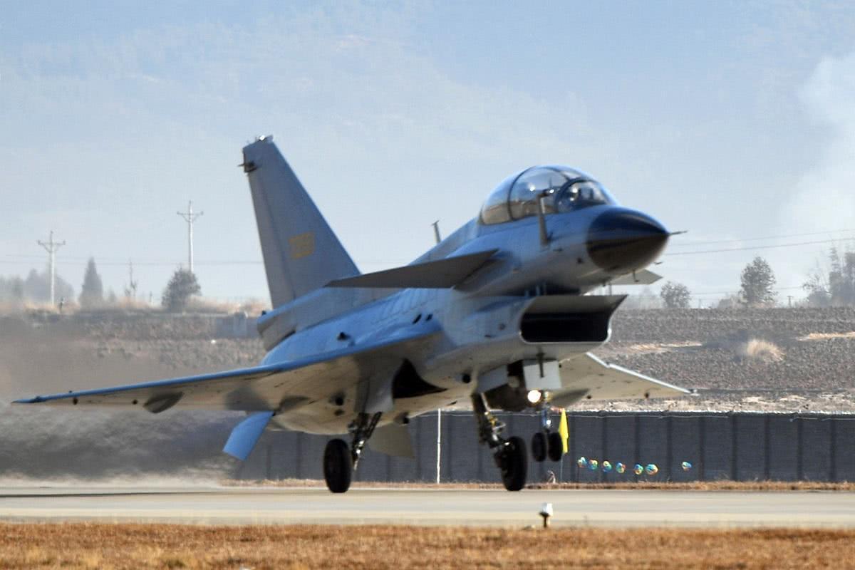 解放军将迎来首个全三代机战区?歼8战机已率先“消失”