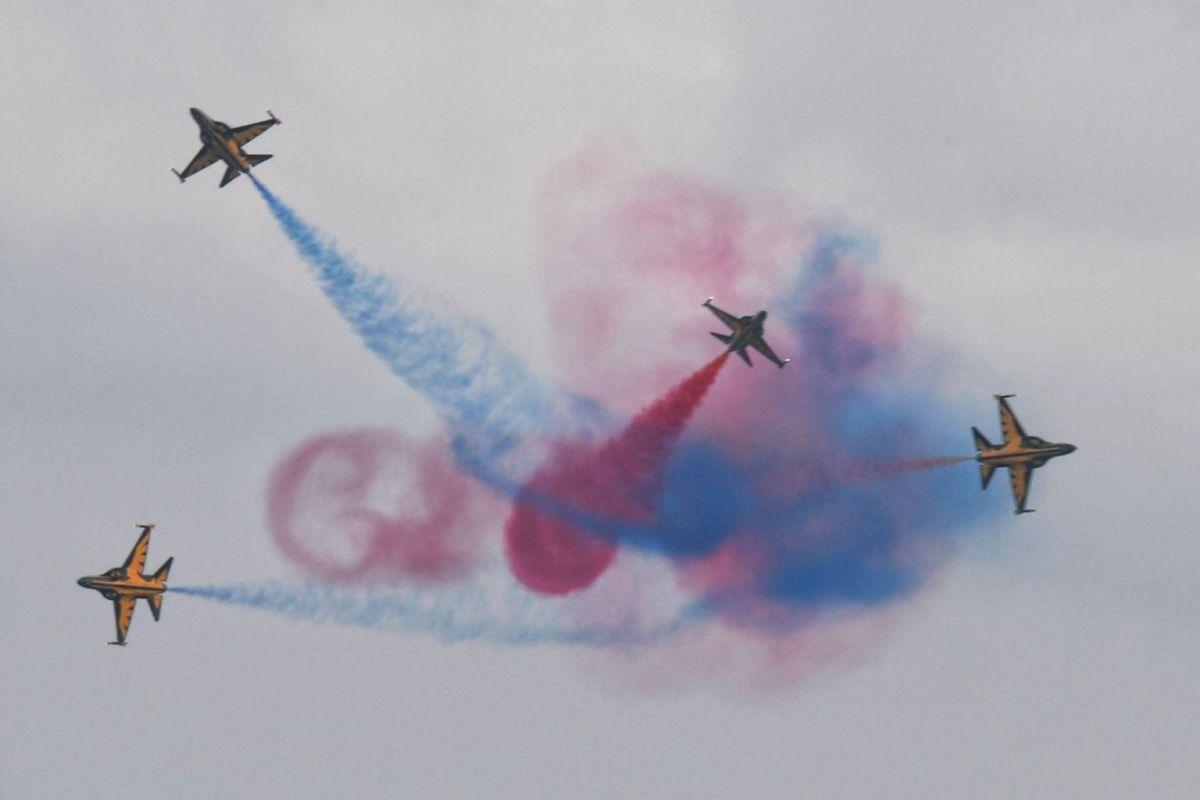 2018年新加坡航展特技飞行表演, 让你感受惊险