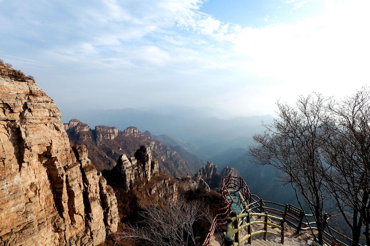 【携程攻略】涞源白石山世界地质公园景点,白石山世界地质公园位于保定涞源县城南侧约15公里处，距离北京车程约…