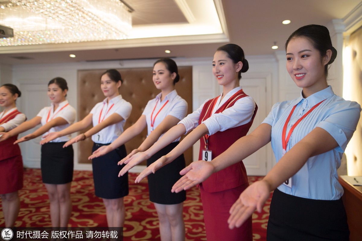 探访空乘学校 美丽的空姐是这样炼成的