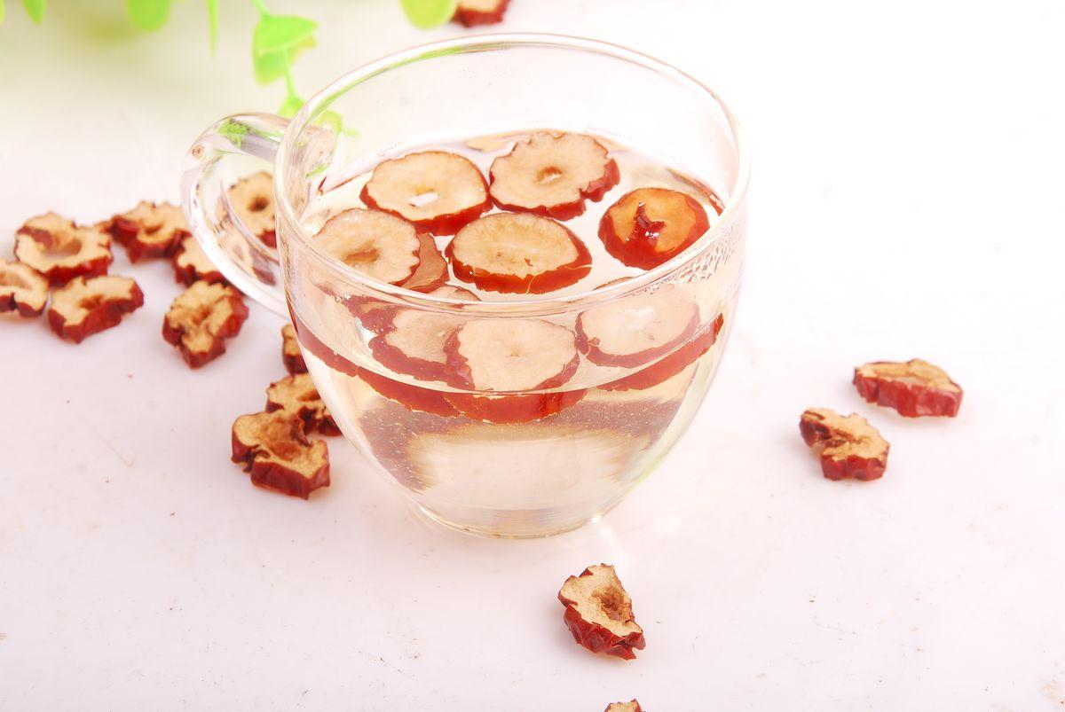 她每天用山楂干泡水喝,15天后身体有了6个好迹象!