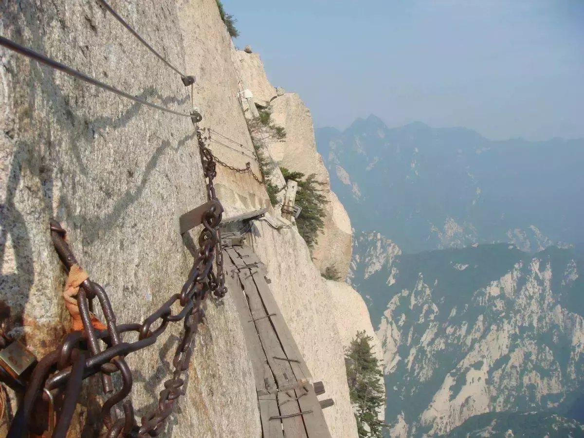 华山长空栈道到底是何人所修, 如何修的?
