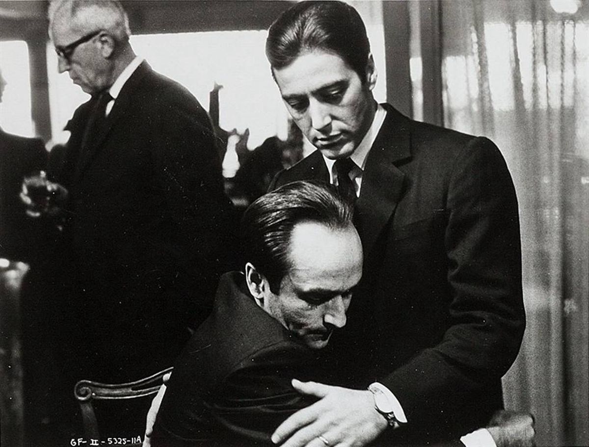 为什么教父2中的迈克尔:一定要杀死哥哥弗雷多