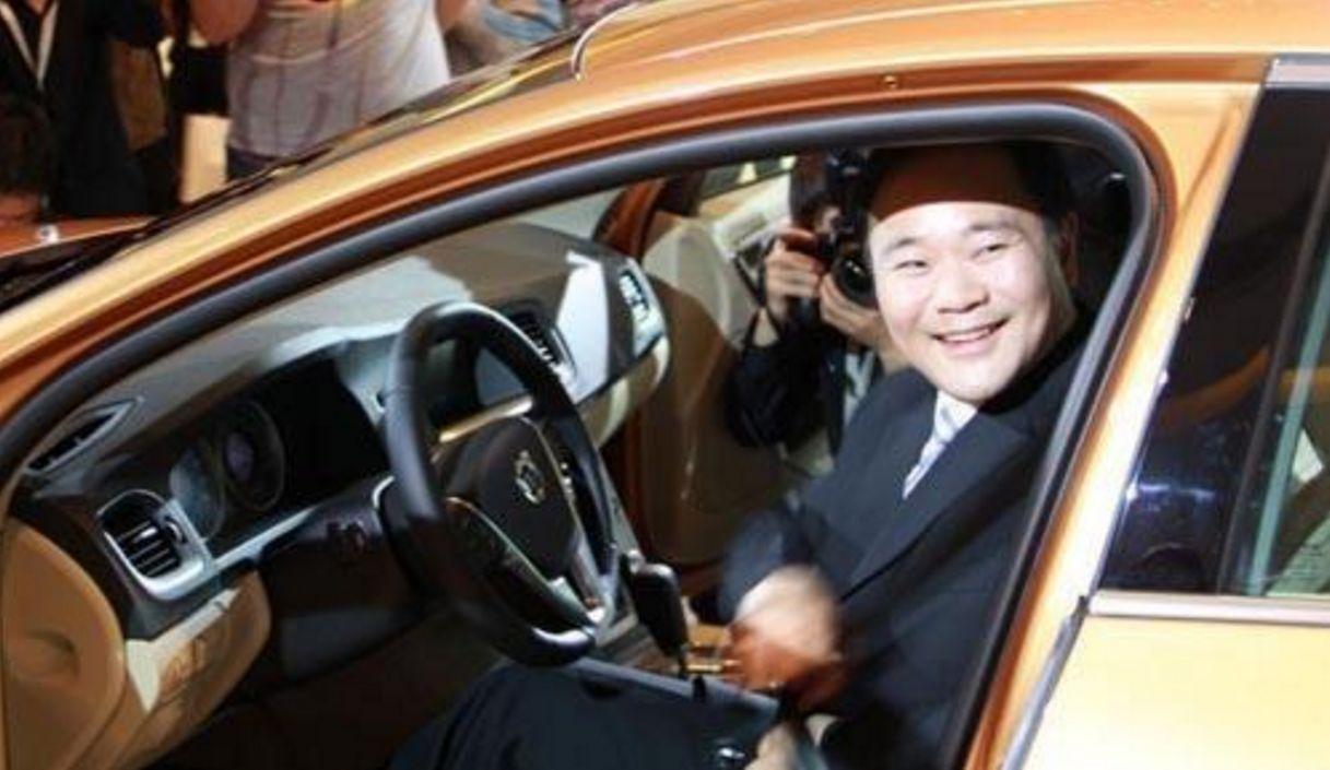 吉利汽车CEO李书福打拼多年终有近日, 名下私人座驾不值10万元