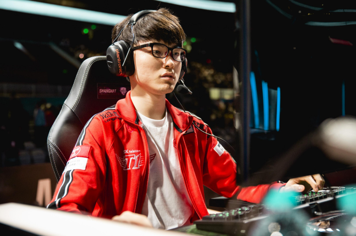 斗鱼采访SKT首日回顾:欲给faker送飞机杯,给b